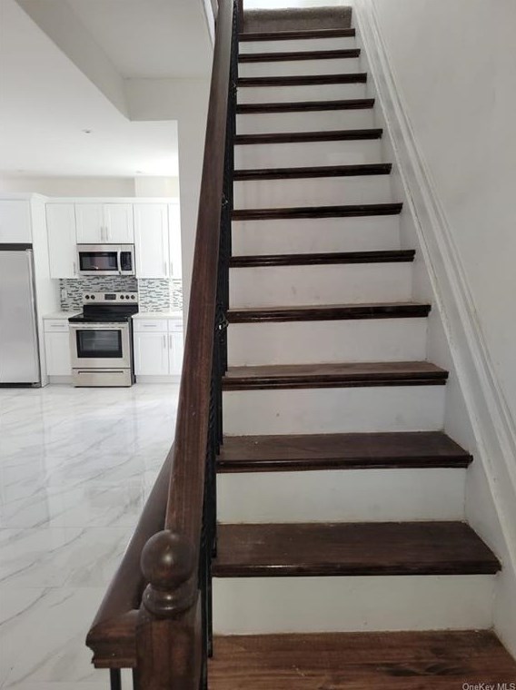 160 Elm St, Yonkers NY  10701-3932 exterior