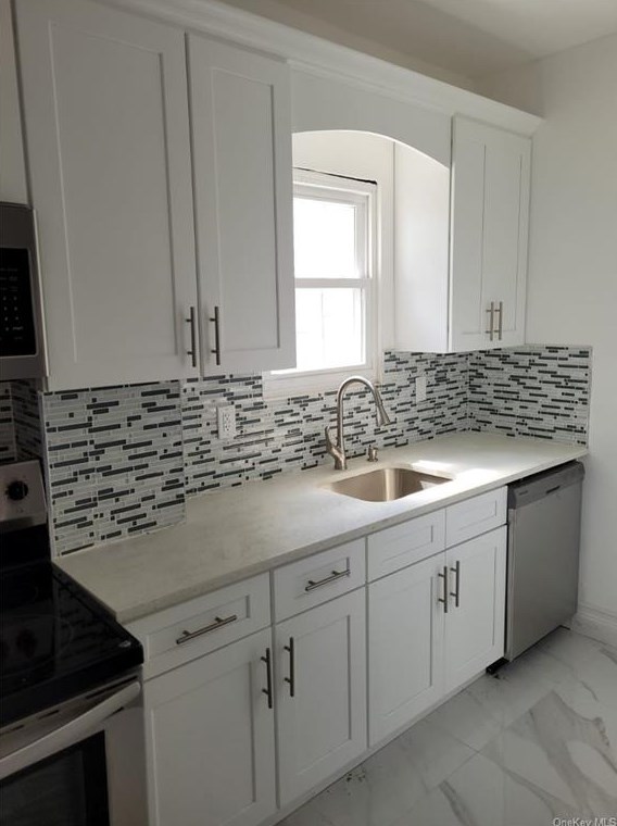 160 Elm St, Yonkers NY  10701-3932 exterior