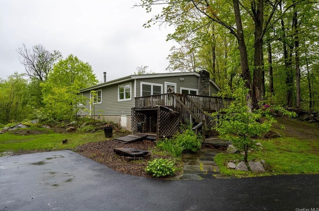 425 Hill St, Mahopac, NY 10541