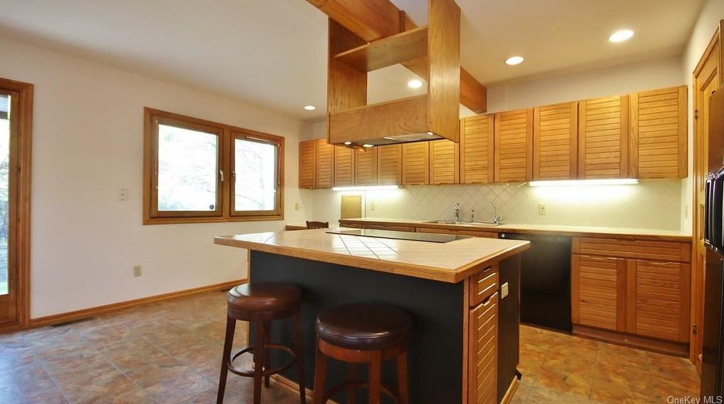 1 Deer Ridge Rd, Mount Kisco NY  10549-4202 exterior
