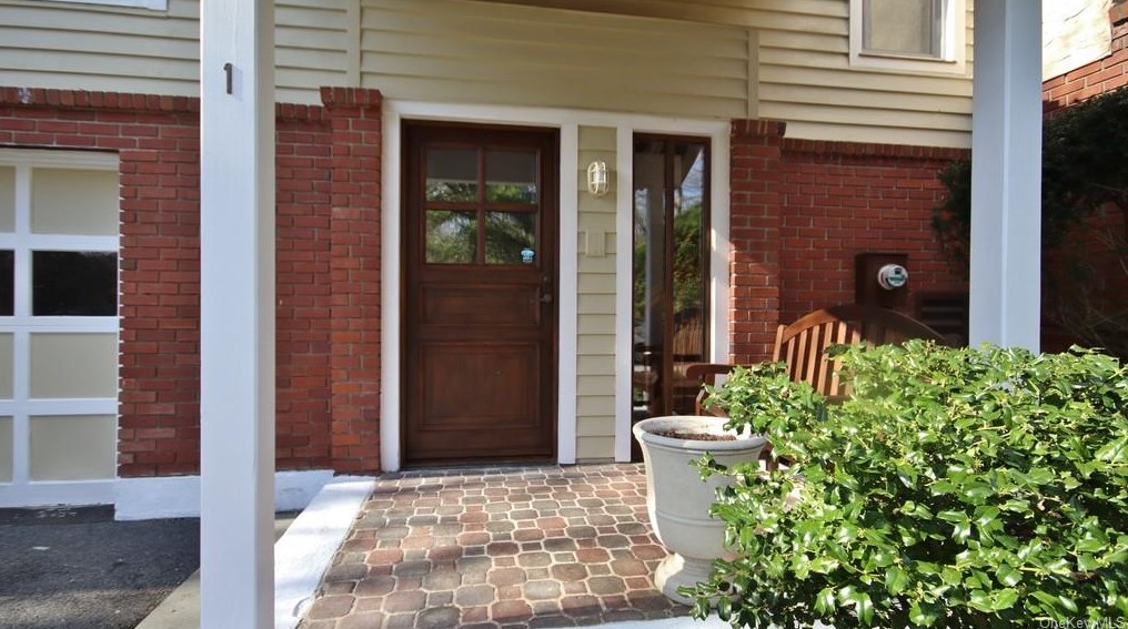 1 Deer Ridge Rd, Mount Kisco NY  10549-4202 exterior