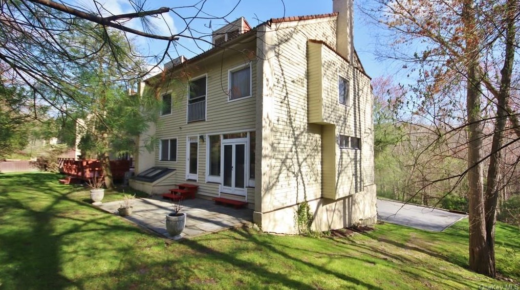 1 Deer Ridge Rd, Mount Kisco NY  10549-4200 exterior