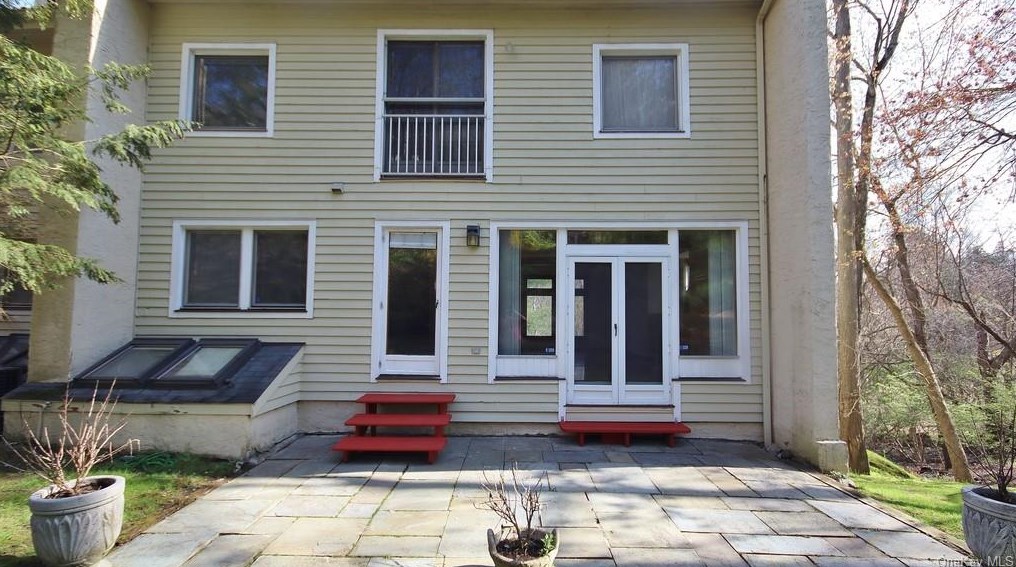 1 Deer Ridge Rd, Mount Kisco NY  10549-4202 exterior