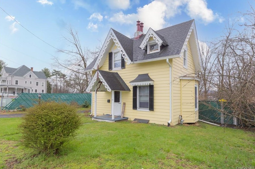 82 E Main St, Stony Point, NY 10980