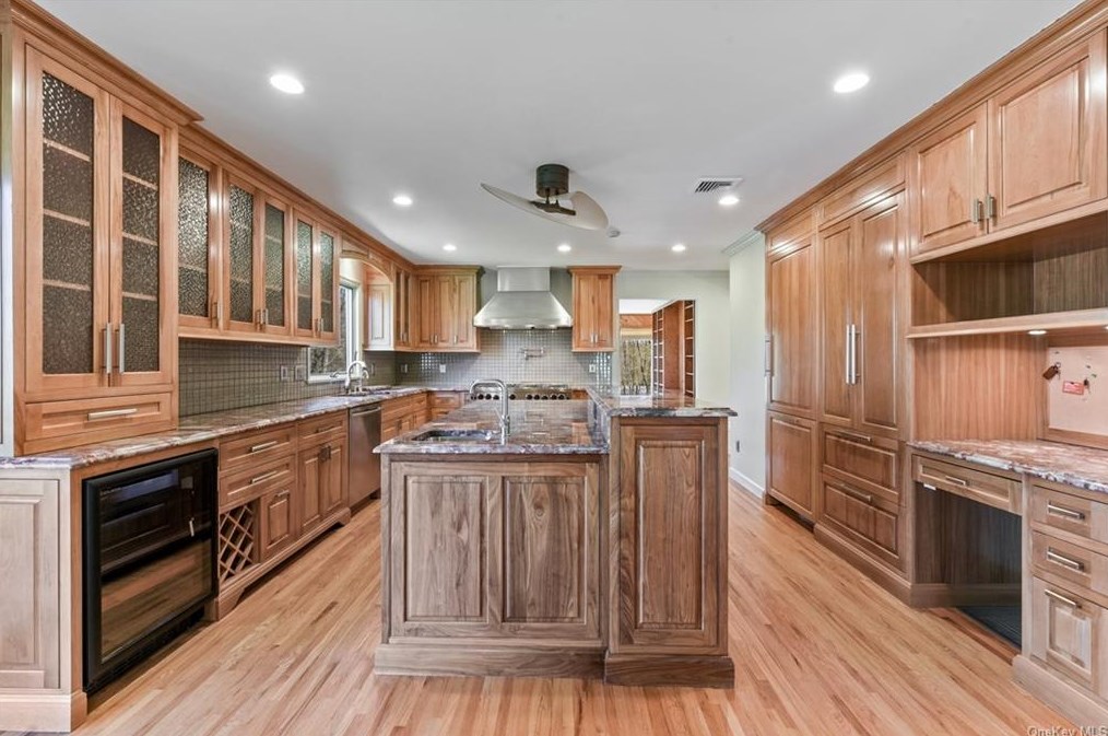 38 Deer Trak Ln, Goldens Bridge NY 10526-1207 exterior