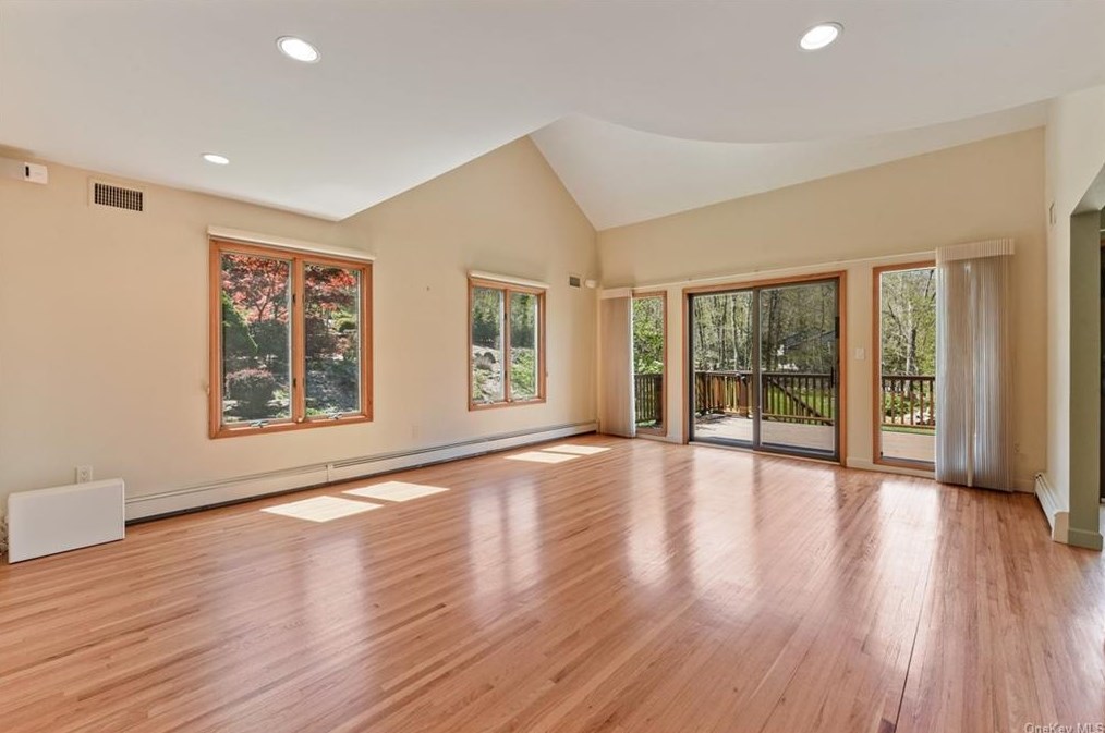 38 Deer Trak Ln, Goldens Bridge NY 10526-1207 exterior