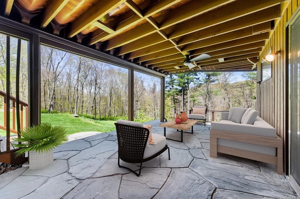 38 Deer Trak Ln, Goldens Bridge NY 10526-1207 exterior