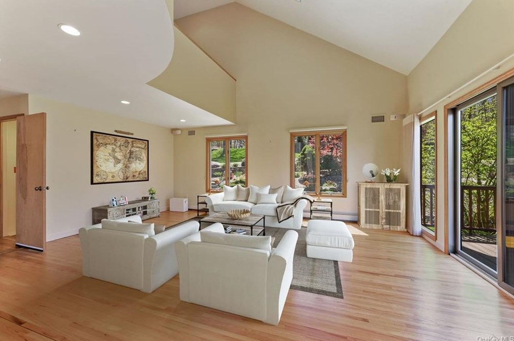 38 Deer Trak Ln, Goldens Bridge NY 10526-1207 exterior