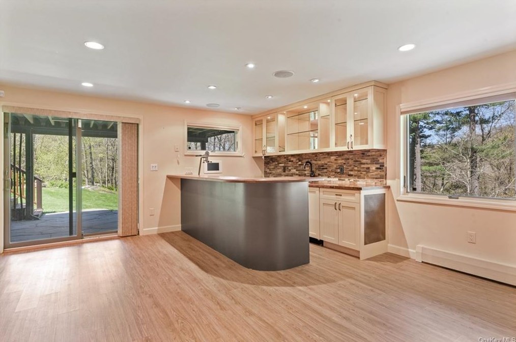 38 Deer Trak Ln, Goldens Bridge NY 10526-1207 exterior