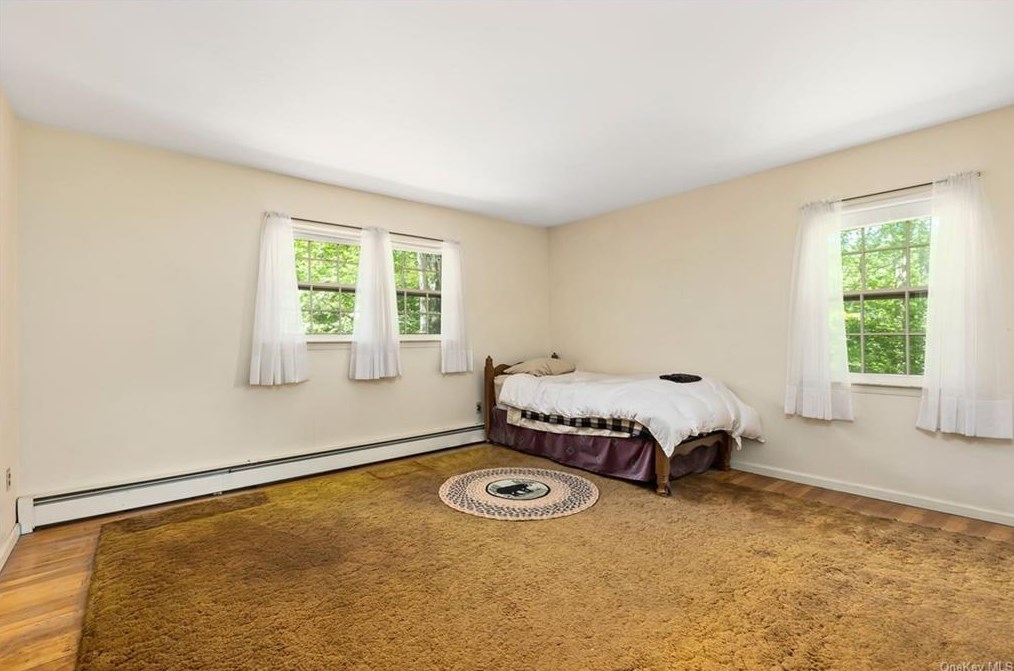 8 Lalli Dr, Katonah NY  10536-3132 exterior