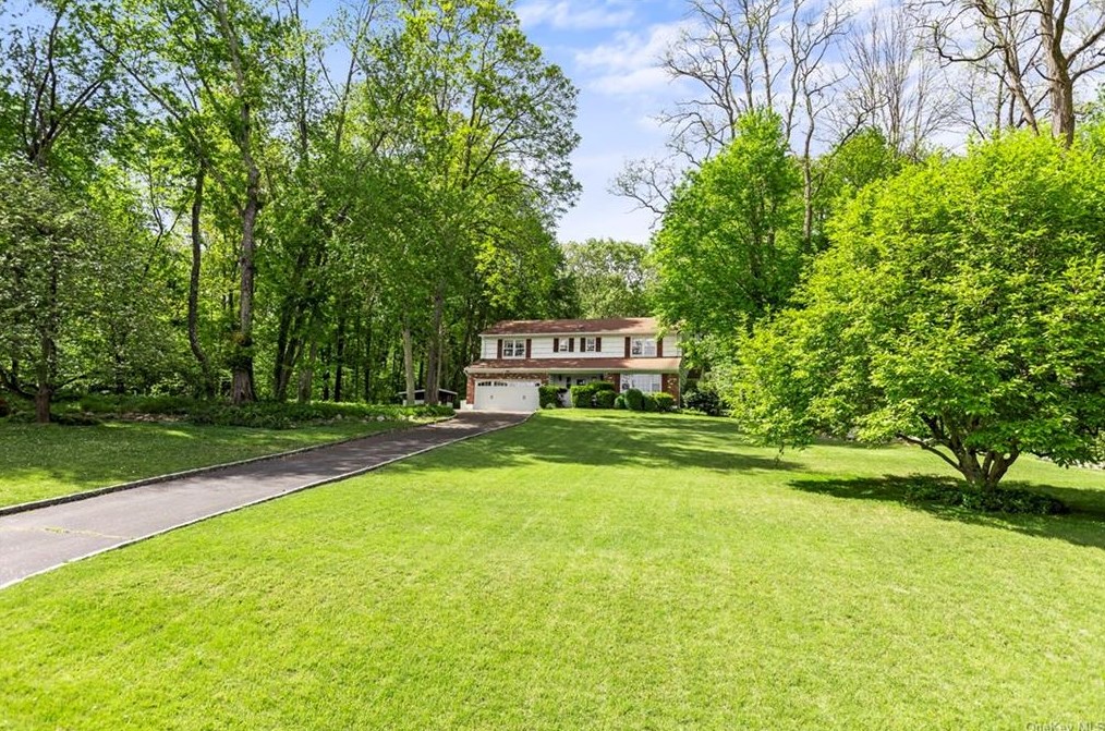 8 Lalli Dr, Katonah, NY 10536-3132