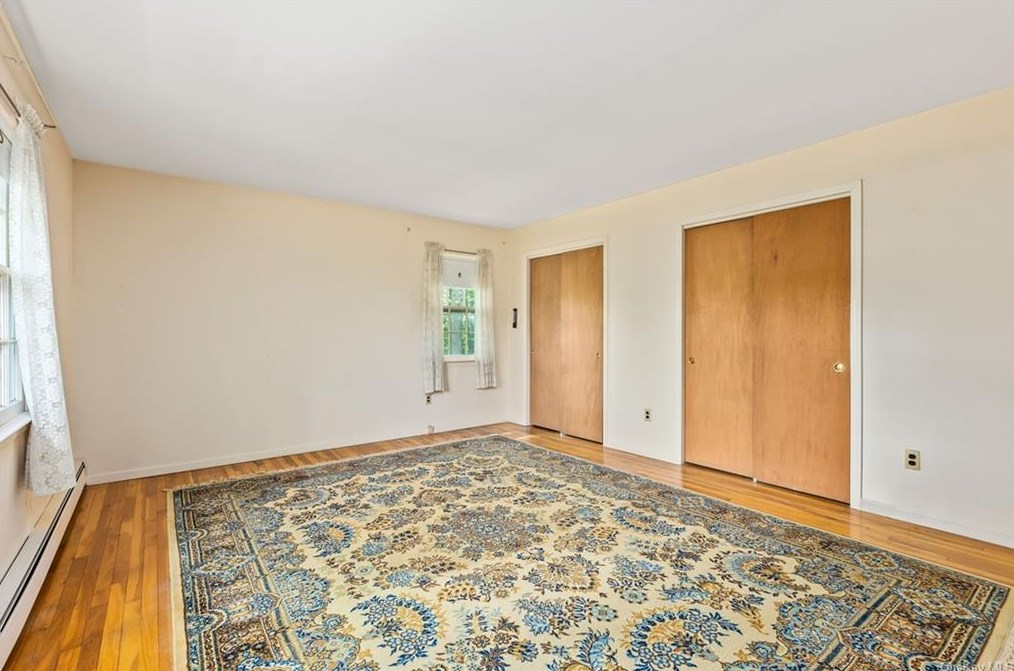 8 Lalli Dr, Katonah NY  10536-3132 exterior