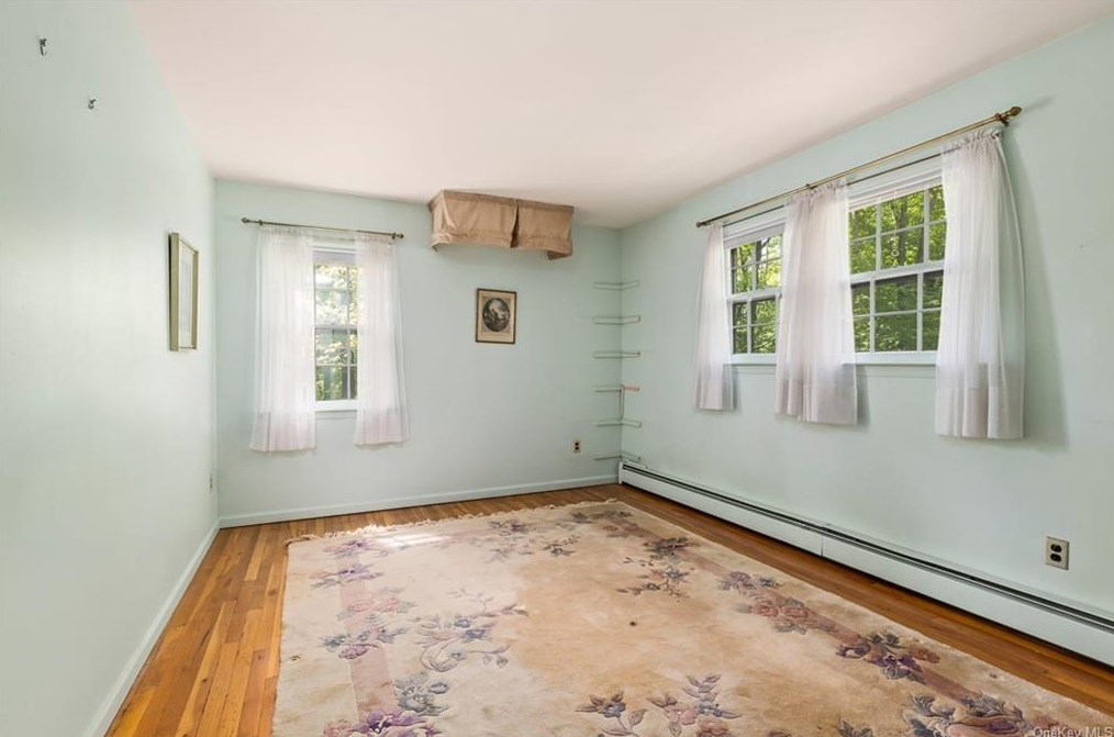 8 Lalli Dr, Katonah NY  10536-3132 exterior