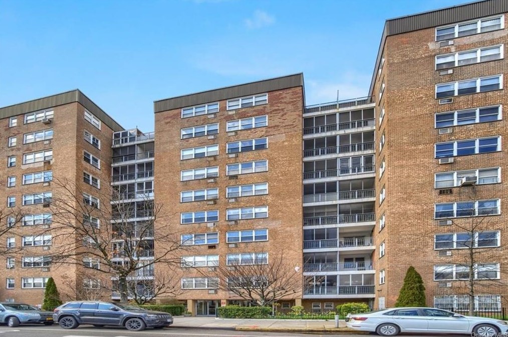 90-59 56th Ave, Flushing, NY 11373-2325