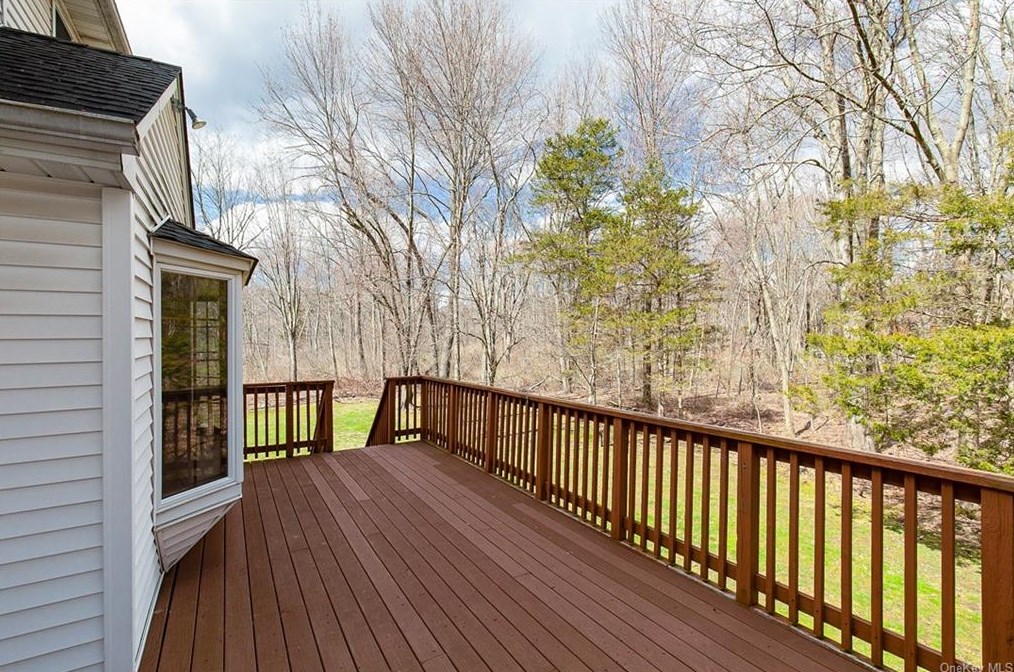 8 Chestnut Ridge Rd, Poughkeepsie, NY 12603-6503