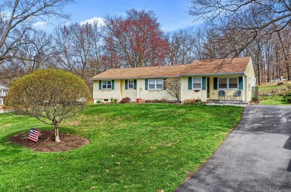 122 Pine Hill Rd, Highland Mills, NY 10930-3425
