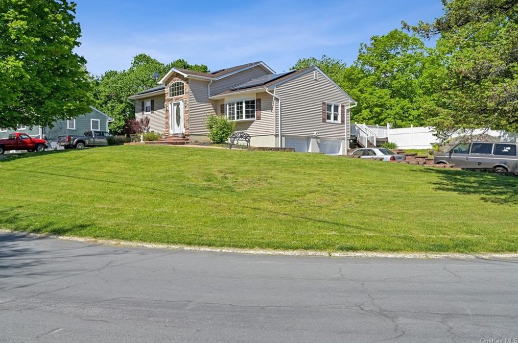 7 Continental Dr, Newburgh, NY 12553-5607