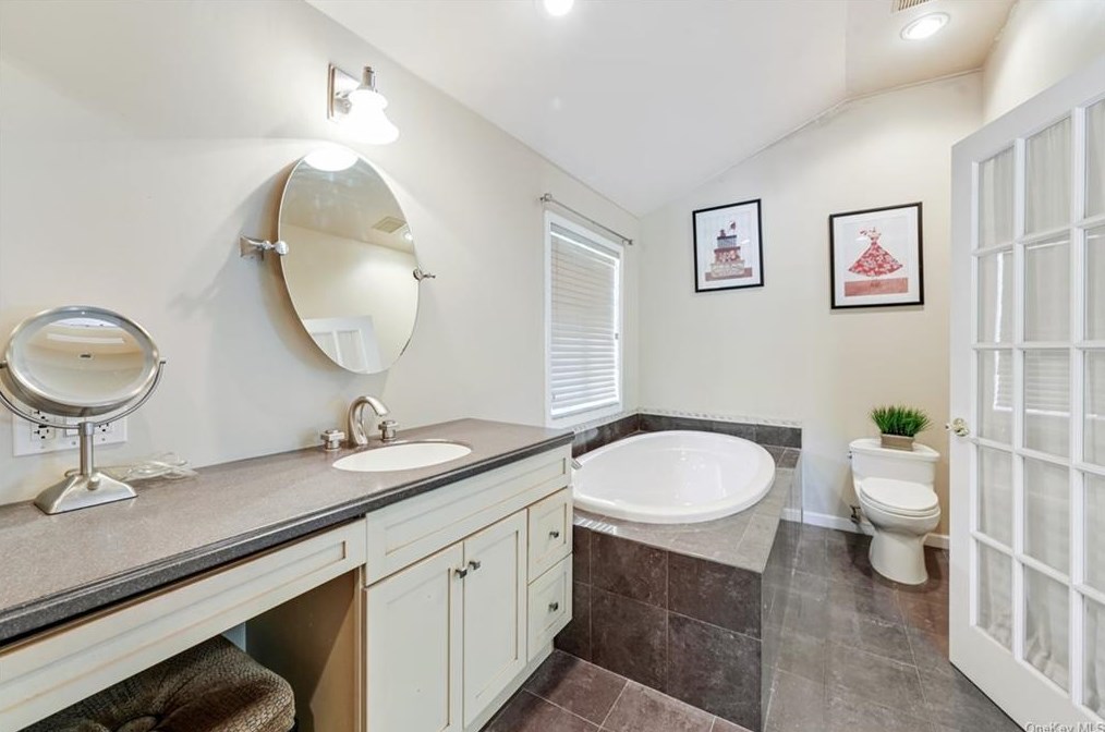 7 Continental Dr, Newburgh NY  12553-5607 exterior