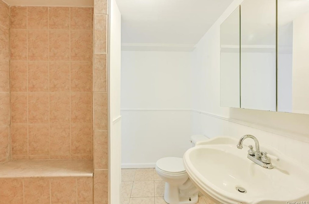 7 Continental Dr, Newburgh NY  12553-5607 exterior