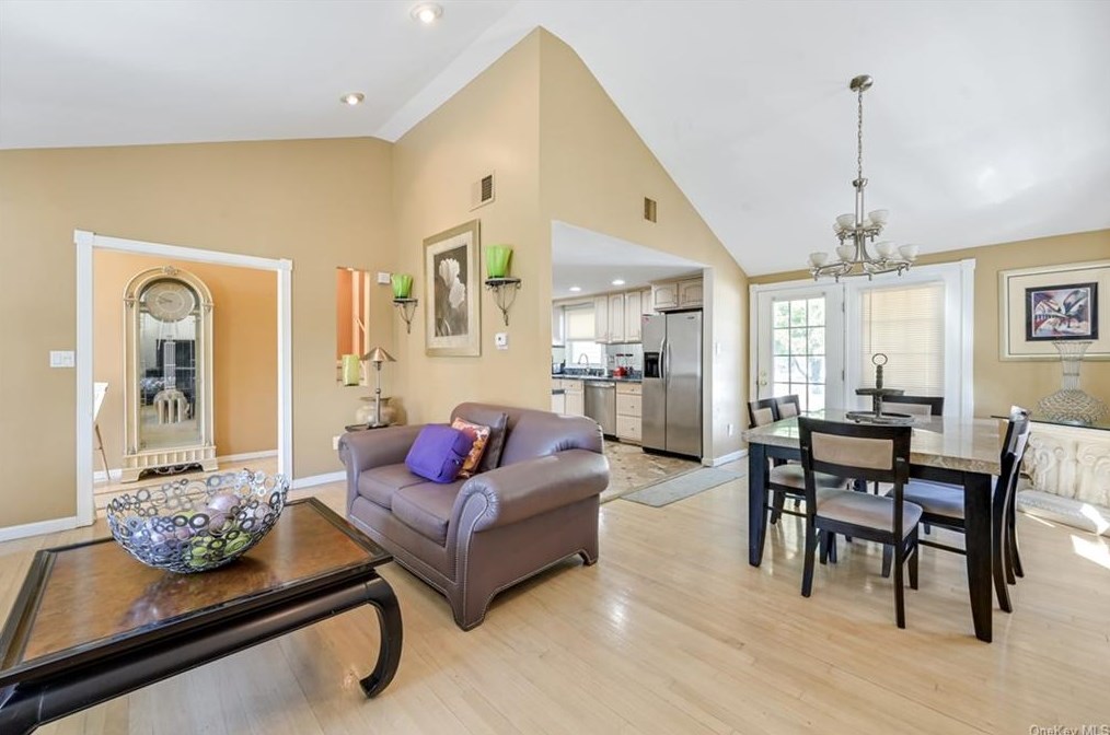 7 Continental Dr, Newburgh NY  12553-5607 exterior