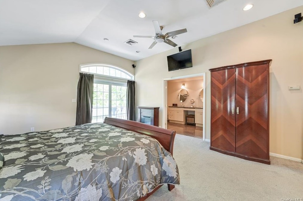 7 Continental Dr, Newburgh NY  12553-5607 exterior