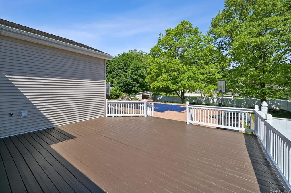 7 Continental Dr, Newburgh NY  12553-5607 exterior