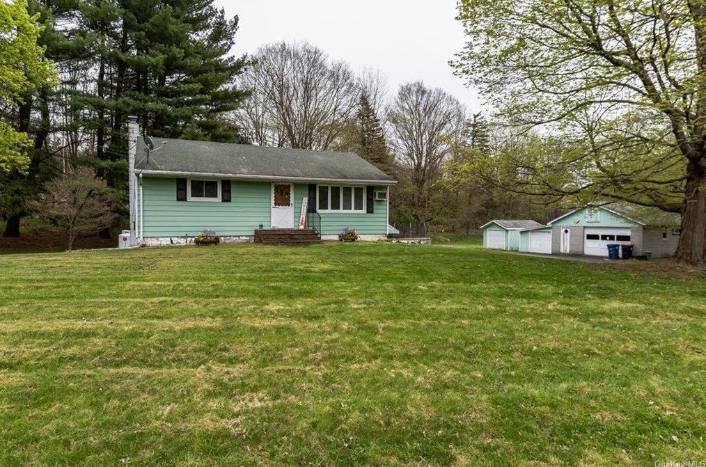 20 Read Rd, Red Hook, NY 12571-2236
