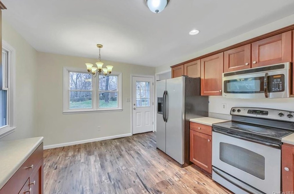 36 Columbia Dr, Hurleyville, NY 12747