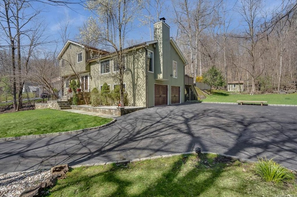 55 Chester Ct, Cortlandt Manor, NY 10567-6362
