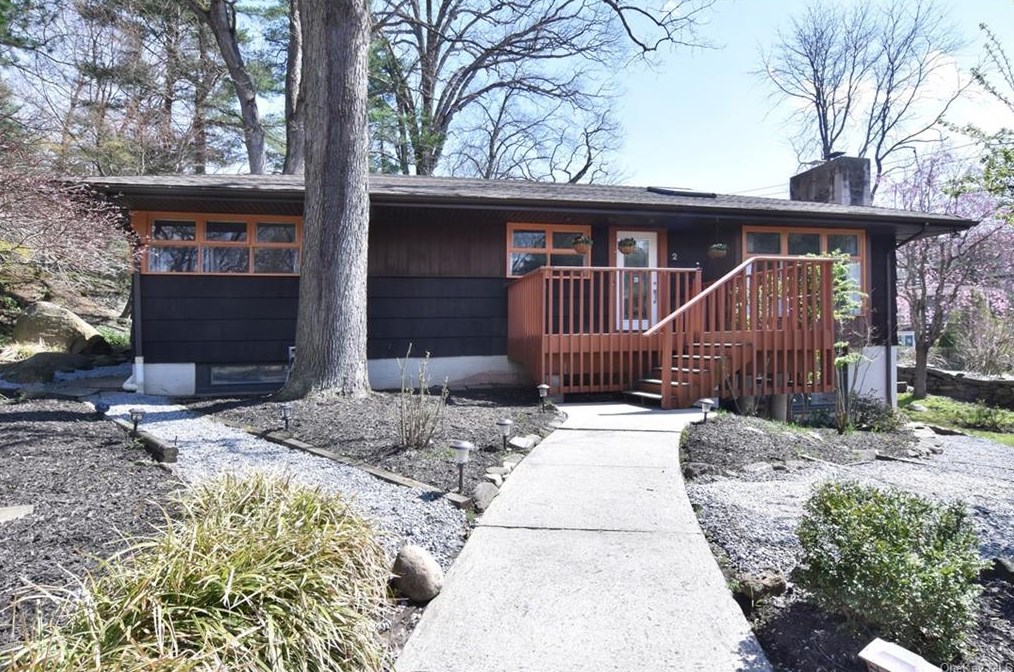2 Deertrack Ln, Irvington On Hudson, NY 10533-1014