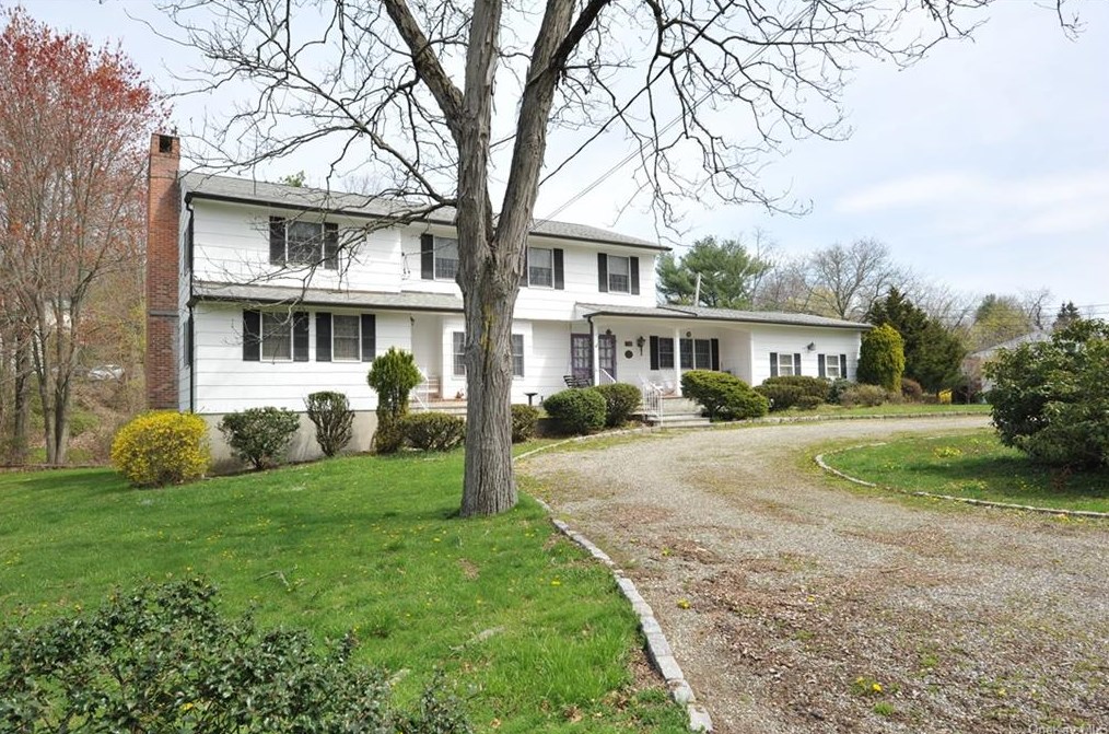 26 Stormytown Rd, Crotonville, NY 10562