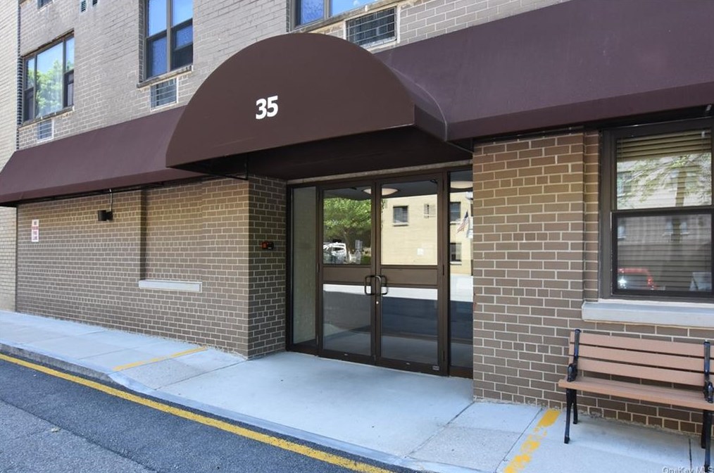 35 Stewart Pl #301, Mount Kisco, NY 10549