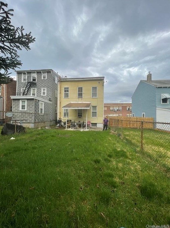 55 Grove St, Newburgh, NY 12550-4127