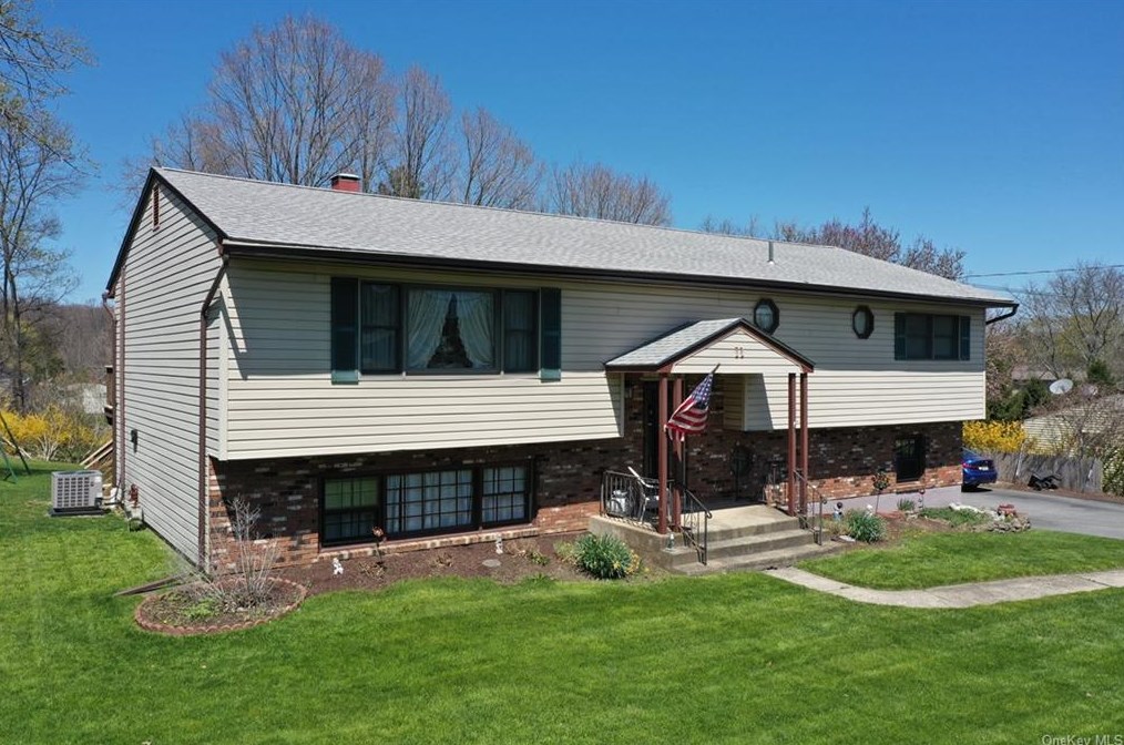11 Peter Bush Dr, Monroe, NY 10950-3011