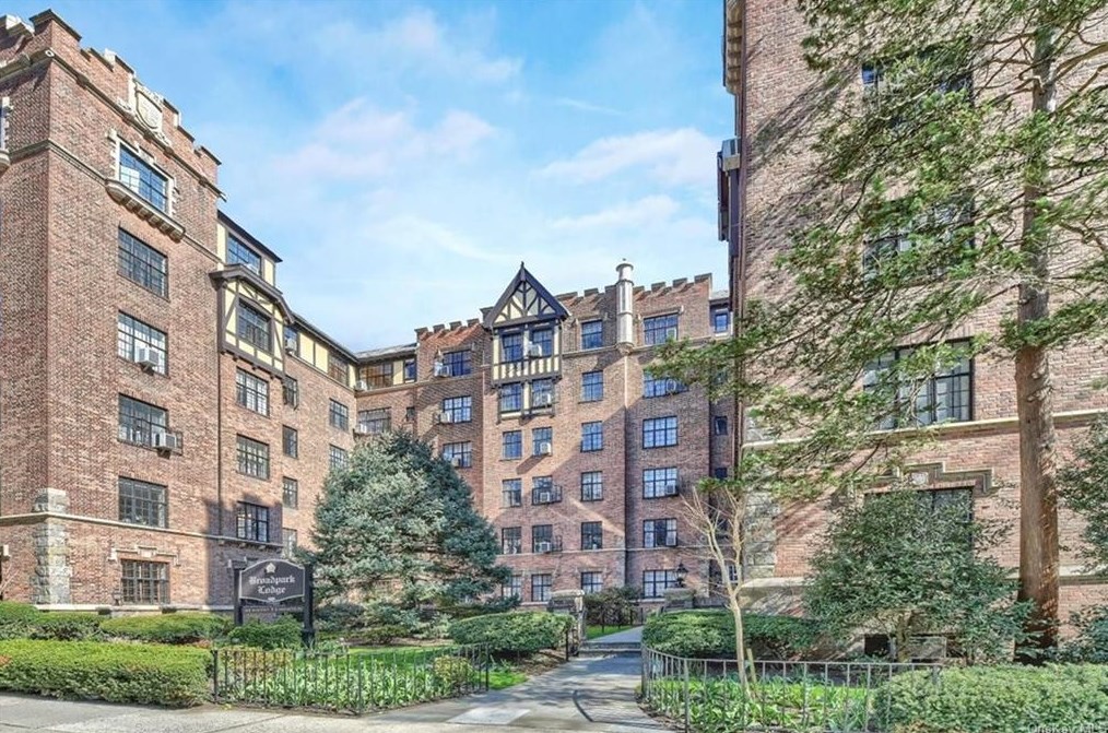 2 Westchester Ave #5j, White Plains, NY 10601