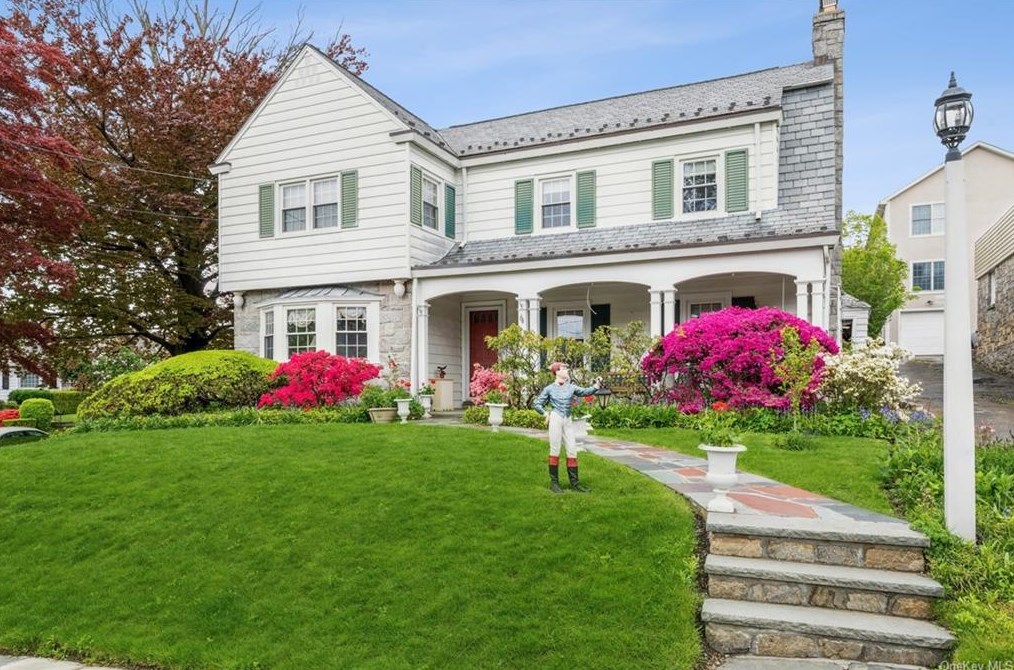 62 Hughes Ter, Yonkers, NY 10701-1742