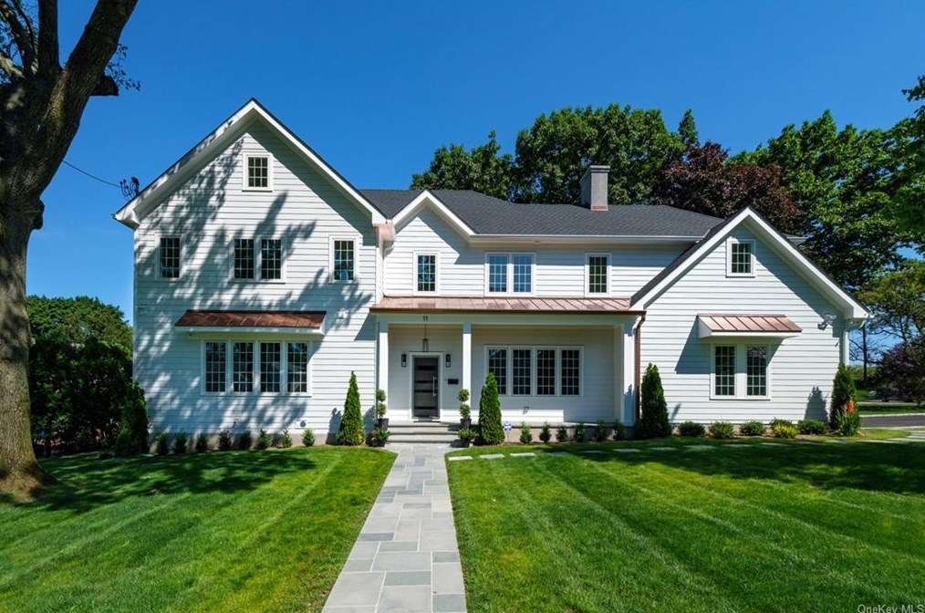 11 Manger Cir, New Rochelle, NY 10803