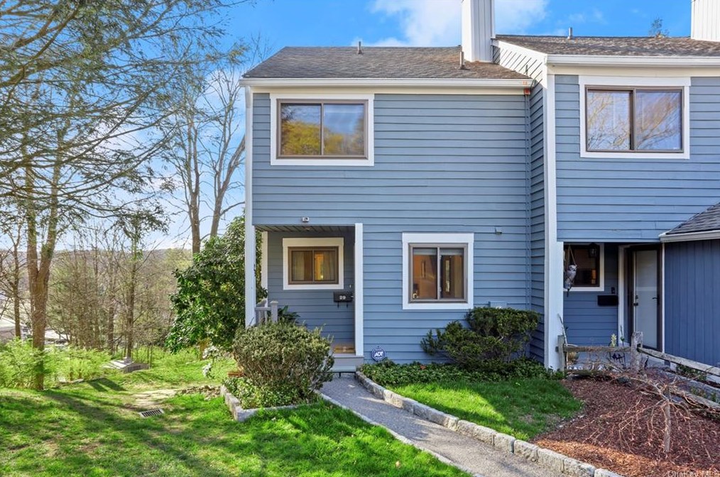 29 Timber Rdg, Mount Kisco, NY 10549-3623
