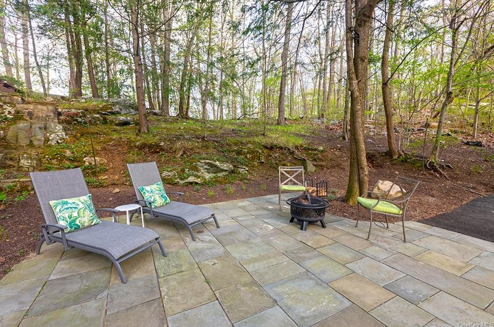 87 Warren Dr, Patterson, NY 12563