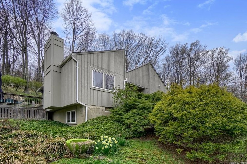 294 Ridge Rd, Highland Mills, NY 10930-2106