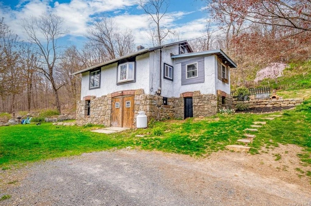 16 Lilac Ln, Southfields, NY 10975-2617