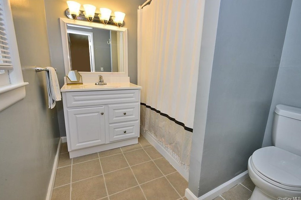 265 Barry Ave, Mamaroneck NY  10543-2827 exterior