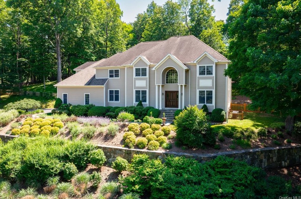 47 Autumn Ridge Rd, Scotts Corners, NY 10576