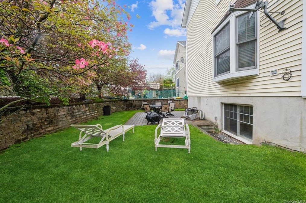 82 Virginia Ave, Dobbs Ferry, NY 10522-1916