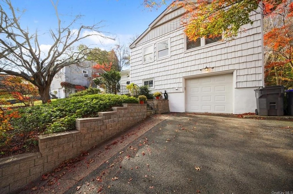 28 Sherbrooke Rd, Hartsdale, NY 10530