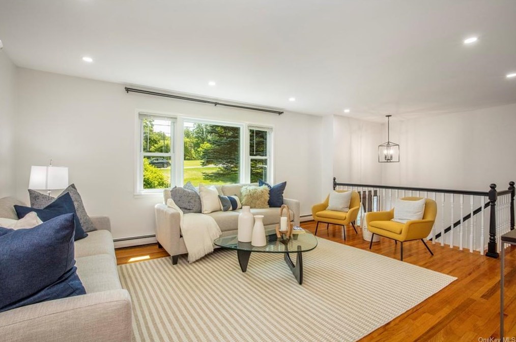 1487 Westview Dr, Yorktown Hgts, NY 10598