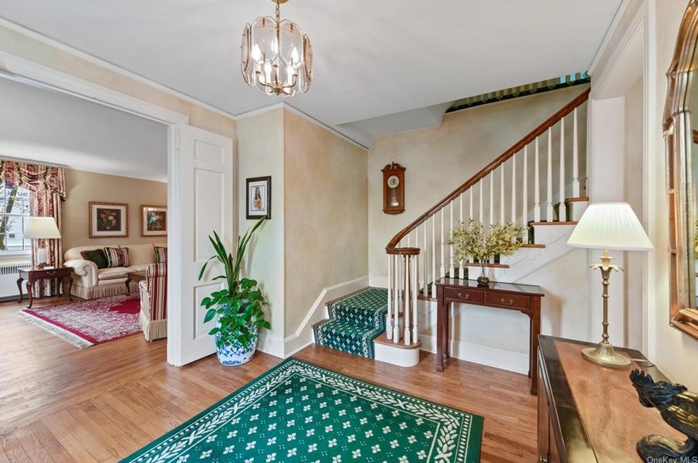 24 Forbes Blvd, Yonkers, NY 10709-1532
