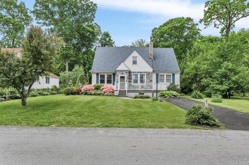 41 Wintergreen Ave, Newburgh, NY 12550-3027