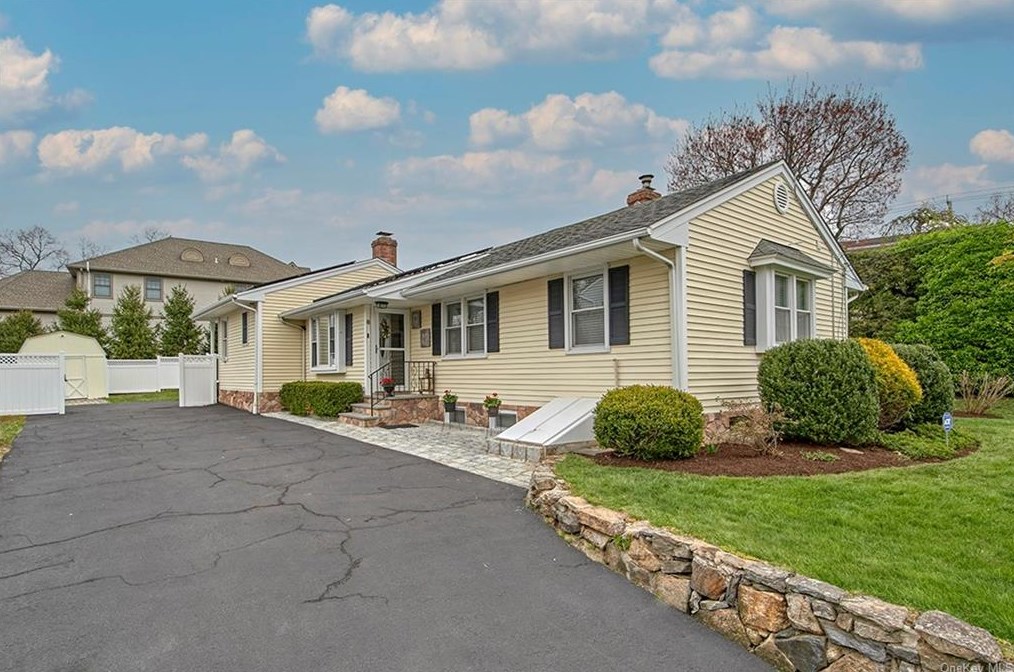 8 Johnson Pl, White Plains, NY 10604