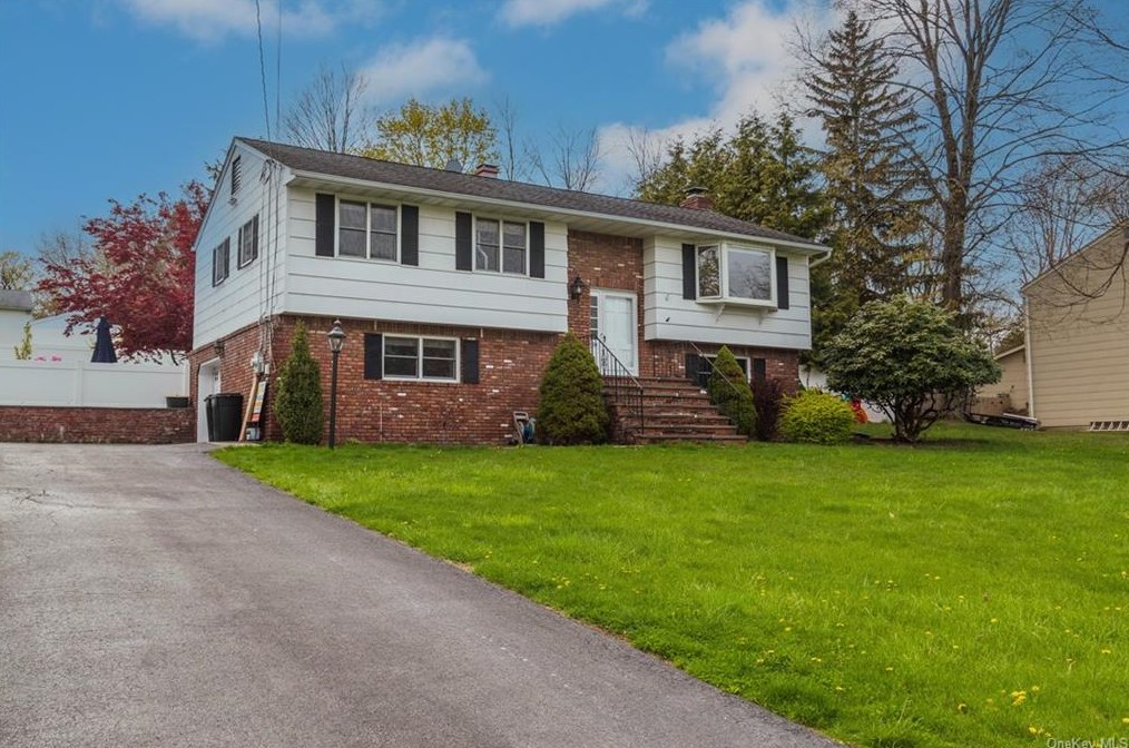 30 High Ridge Rd, Monroe, NY 10950-3003
